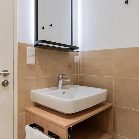 Nena Adlershof Apartmanhotel