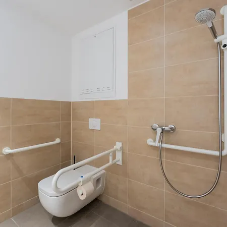 Ξενοδοχείο με διαμερίσματα Nena Adlershof 3*