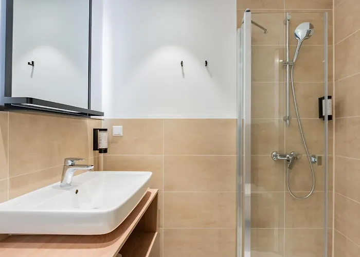 Nena Adlershof 3* برلين