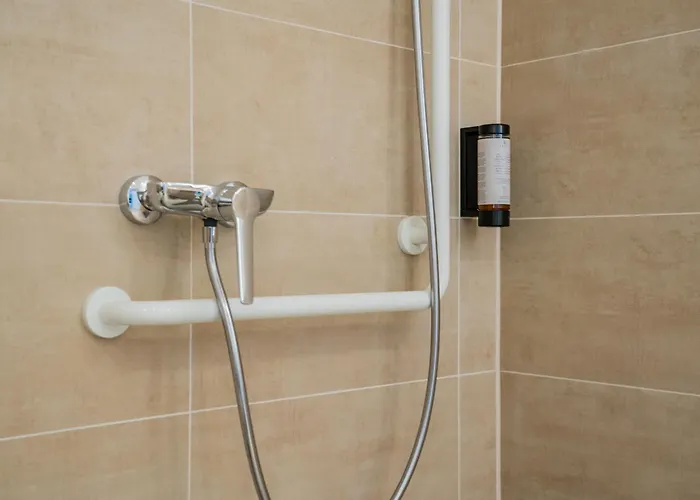 Nena Adlershof アパートホテル 3*